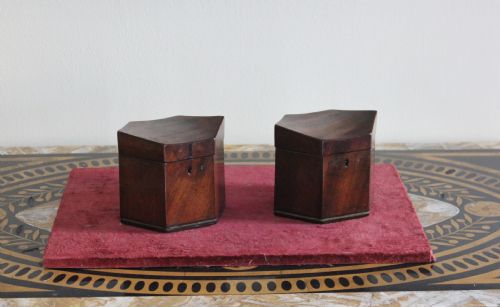 PAIR OF GEORGIAN MAHOGANY TEA CADDIES - ADDITIONAL PHOTO 3