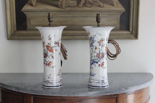 PAIR OF 18TH CENTURY DELFT TRUMPET VASE LAMPS - ADDITIONAL PHOTO 1