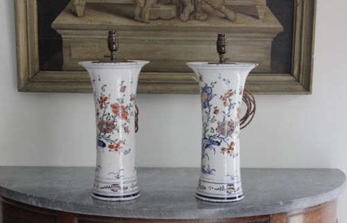 PAIR OF 18TH CENTURY DELFT TRUMPET VASE LAMPS - ADDITIONAL PHOTO 2
