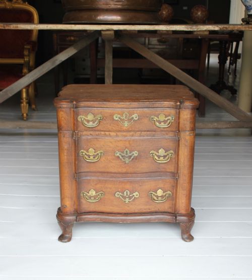 18TH CENTURY ENCLOSED STOOL - ADDITIONAL PHOTO 1