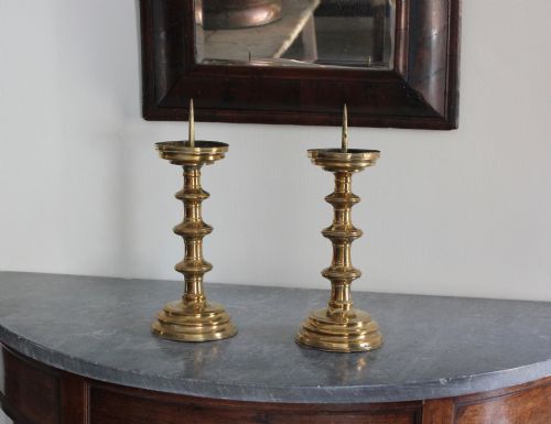 PAIR OF 16TH CENTURY BRASS CANDLESTICKS - ADDITIONAL PHOTO 1