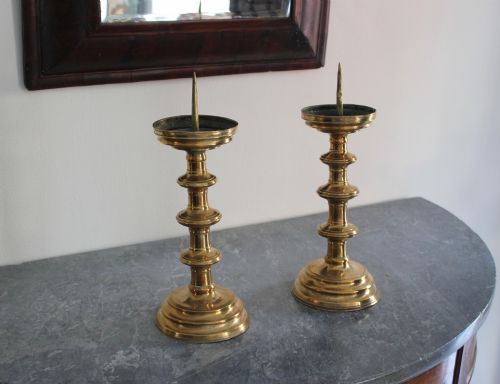 PAIR OF 16TH CENTURY BRASS CANDLESTICKS - ADDITIONAL PHOTO 2