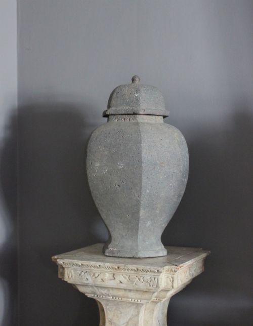 LARGE TERRACOTTA VASE IN THE ANTIQUE CHINESE MANNER - ADDITIONAL PHOTO 4