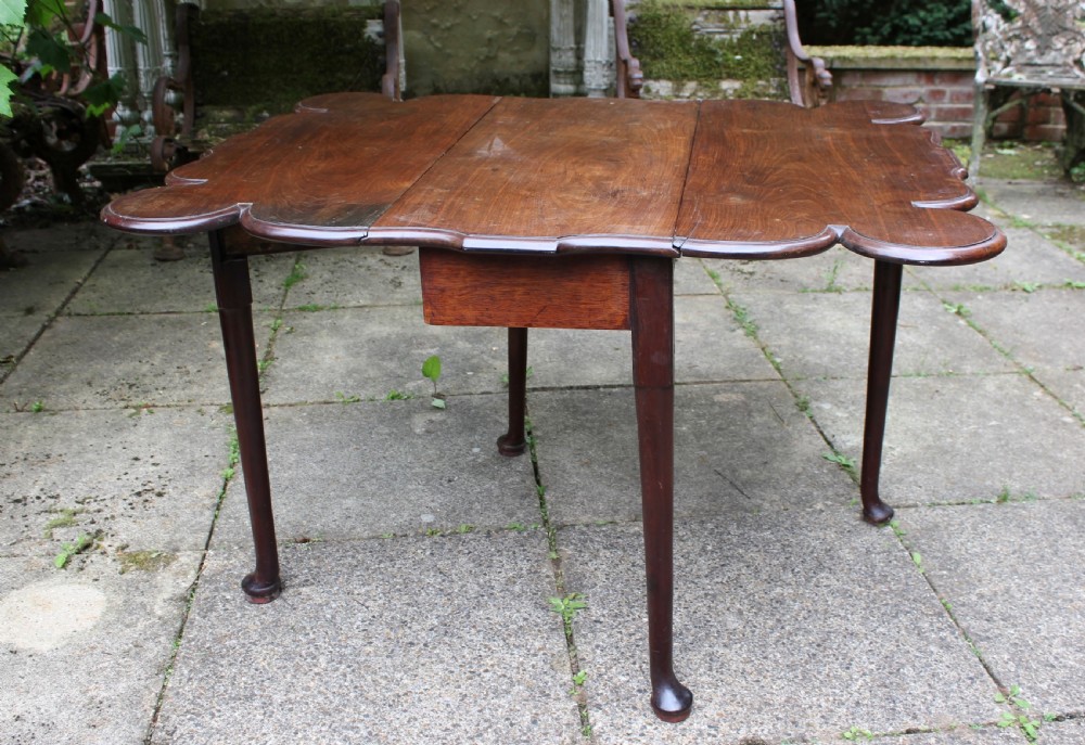18th century English mahogany drop leaf tea table View III