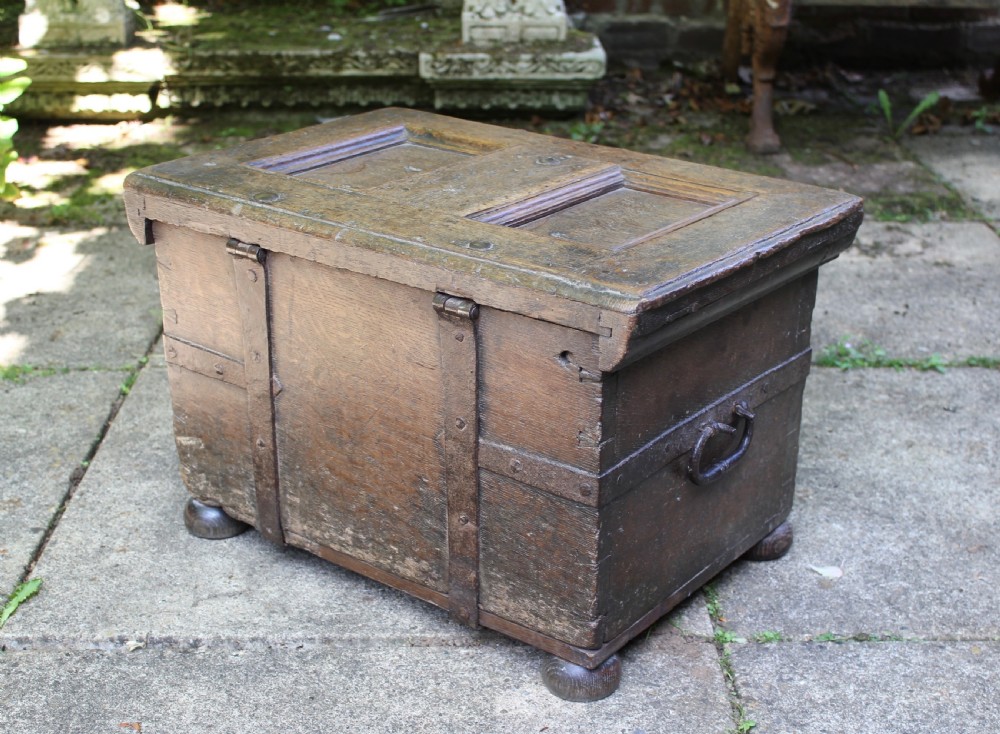 Small 17th century Continental oak coffer View V