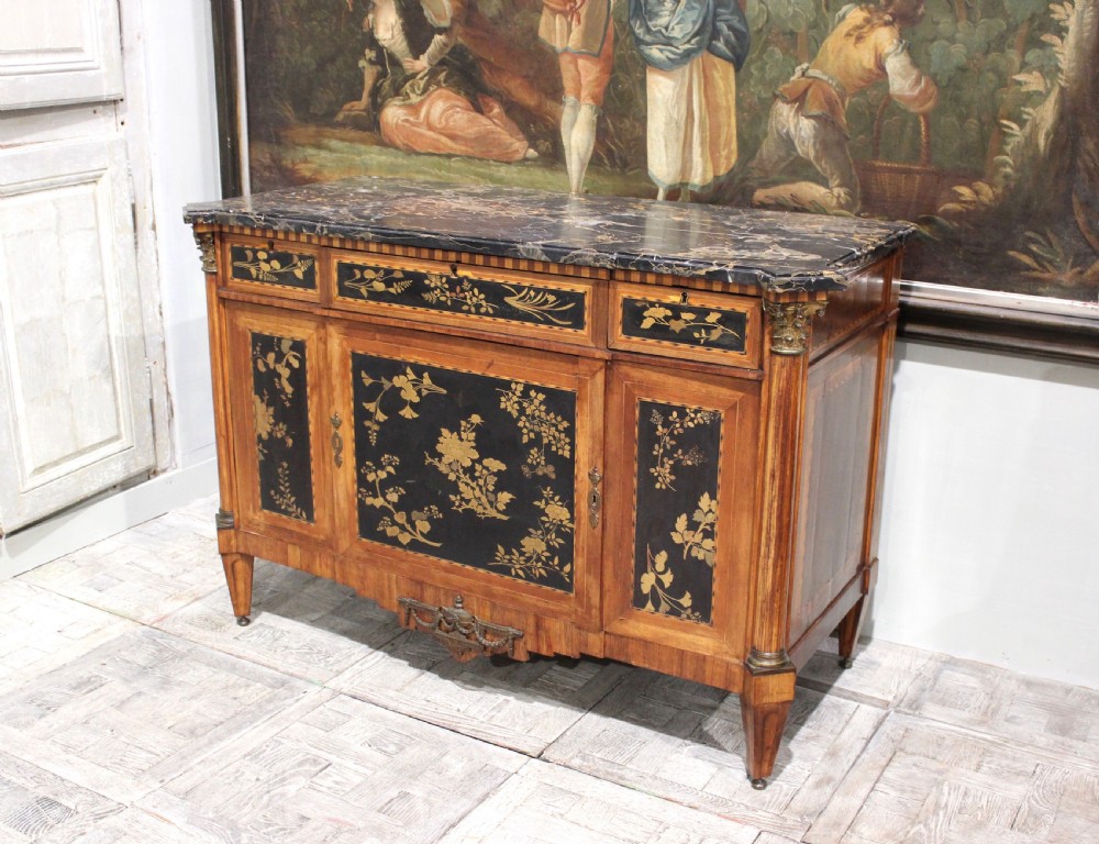 Good 18th century Continental commode