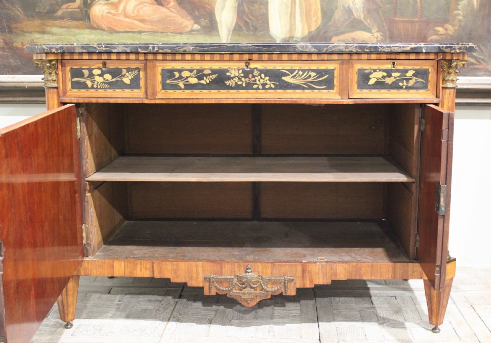 Good 18th century Continental commode View XII
