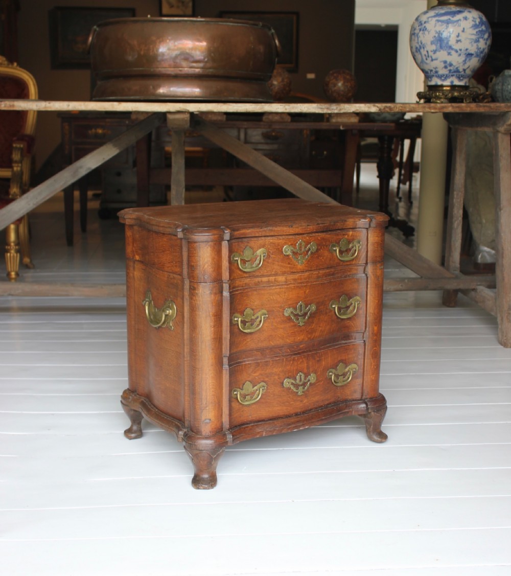 An 18th-century wooden close stool featuring false drawer fronts, brass drop handles, side carrying handles, and short turned feet. View III