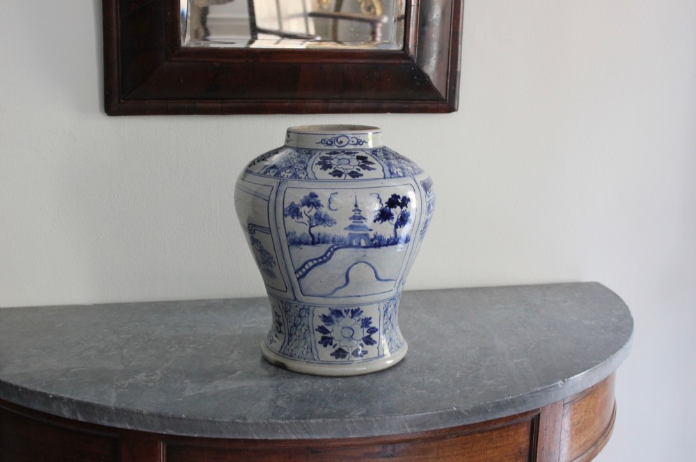 Late 17th / early 18th century provincial Chinese vase View II