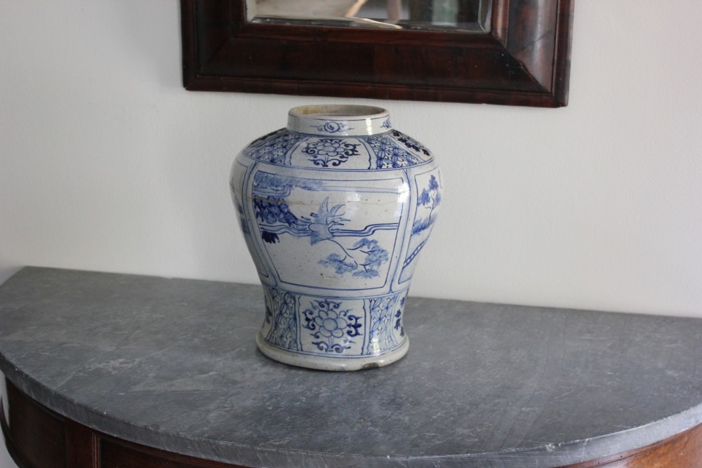 Late 17th / early 18th century provincial Chinese vase View III