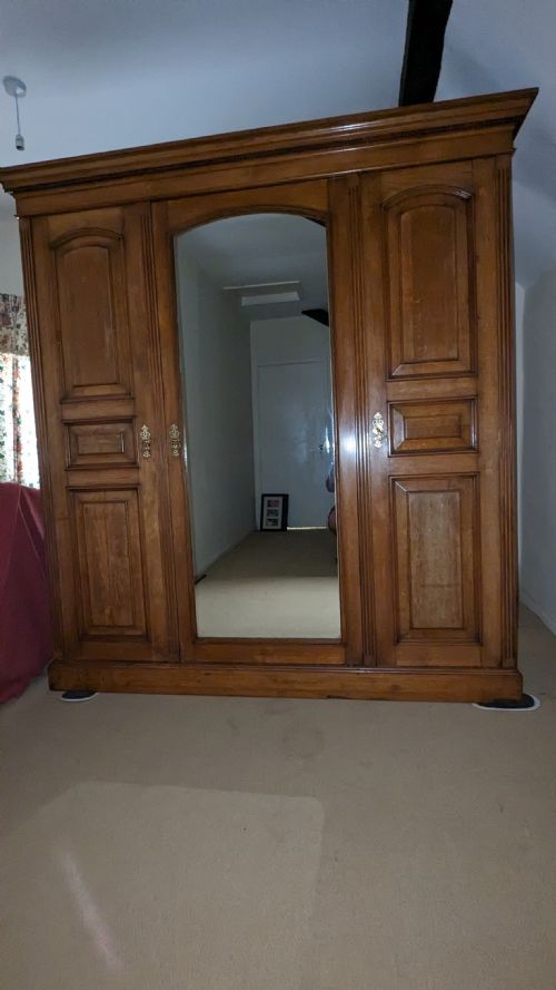 fig 1. Large Edwardian Oak Three Door Wardrobe