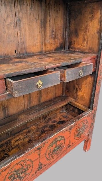 A 19TH CENTURY RED LACQUERED CHINESE CABINET - ADDITIONAL PHOTO 5