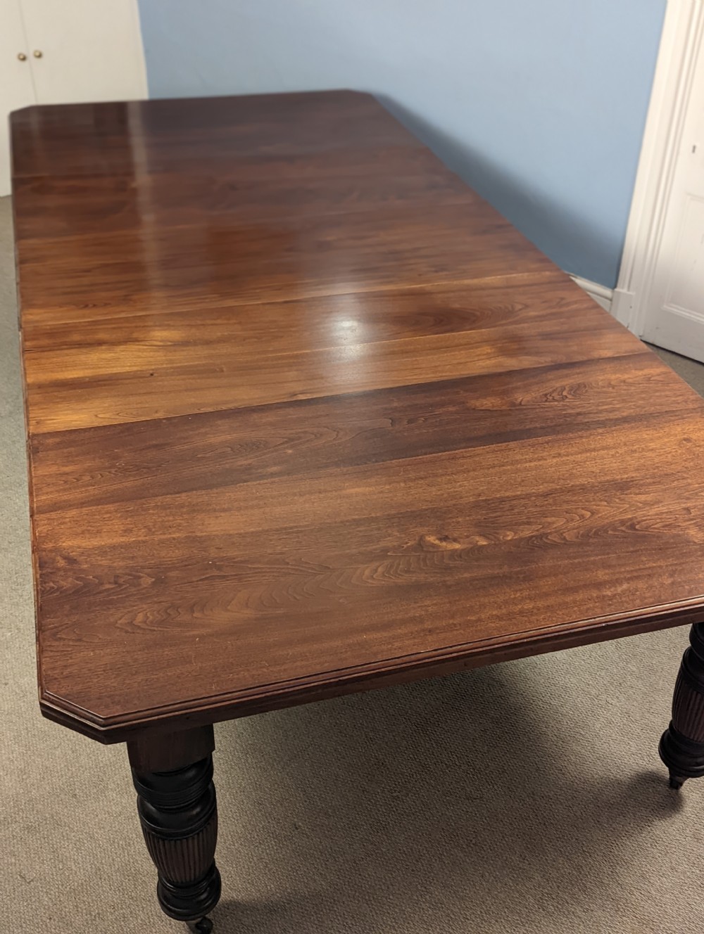 Late Victorian, 12 seater, extending dining table. View XII