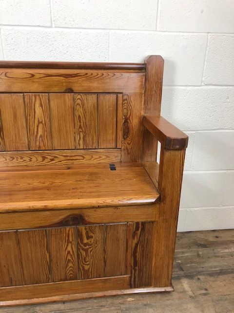 fig 1. Pitch Pine Settle Bench with Under Seat Storage
