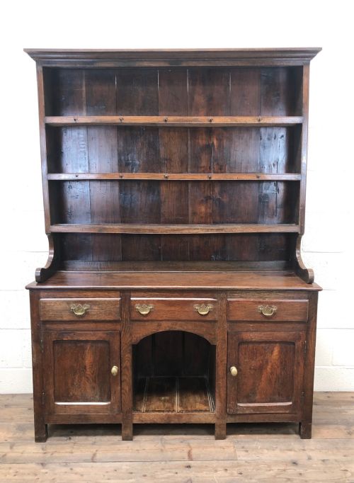 Early 19th Century Welsh Oak Dresser with Dog Kennel