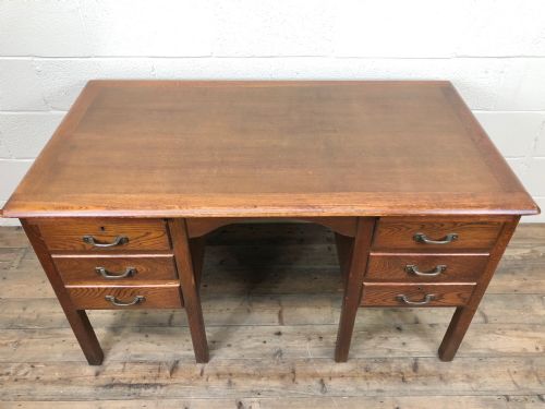 fig 1. Antique Early 20th Century Oak Kneehole Desk
