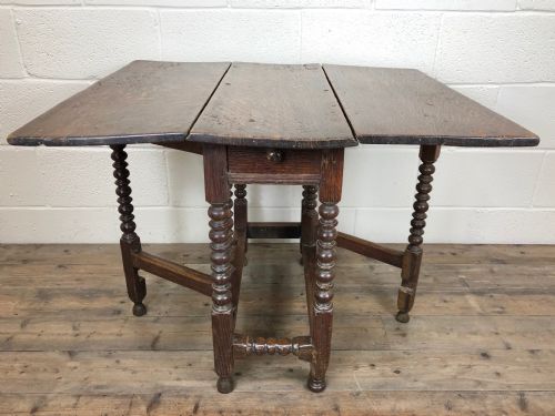 18th Century Small Oak Drop Leaf Gate Leg Table