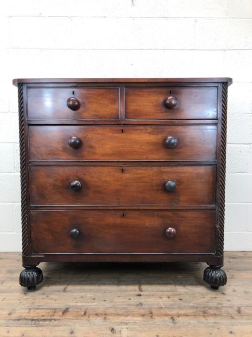 Victorian Mahogany Chest of Drawers with Decorative Pillars