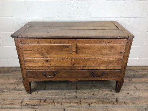 fig 1. 18th Century Oak Coffer with Cleated Plank Lid
