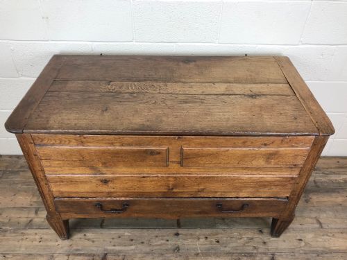 fig 2. 18th Century Oak Coffer with Cleated Plank Lid