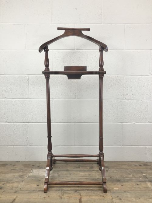 fig 1. Edwardian Mahogany Gentleman’s Valet Stand