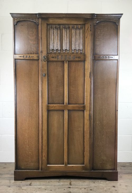 Early 20th Century Oak Linen Fold Wardrobe – By L. Marcus Ltd.