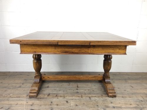 fig 1. Early 20th Century Oak Draw Leaf Table