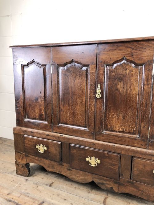 fig 1. 18th Century Welsh Oak Carmarthenshire Coffer