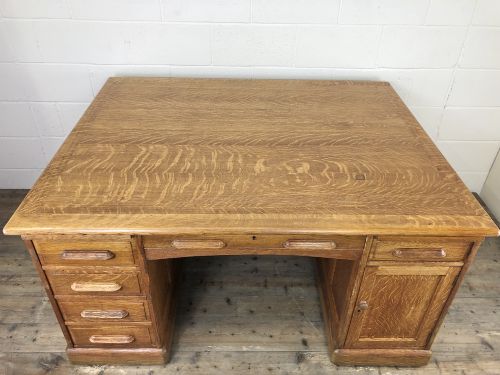 fig 1. Large Edwardian Oak Twin Pedestal Partners Desk