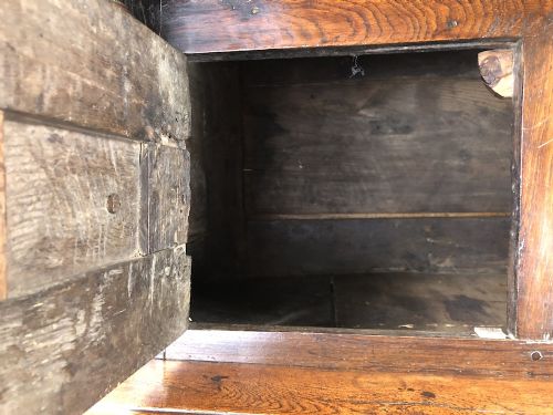 fig 2. 17th Century Welsh Oak Cwpwrdd Deuddarn