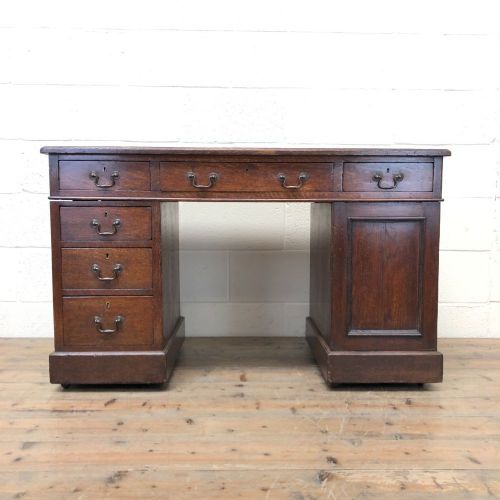 Early 20th Century Oak Desk with Leather Top