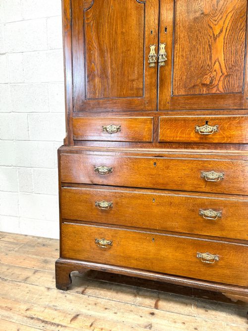 fig 2. Early 19th Century Welsh Oak Cupboard