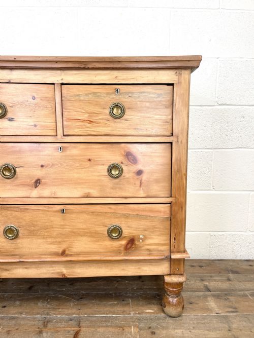 fig 2. Small Victorian Pine Chest of Drawers