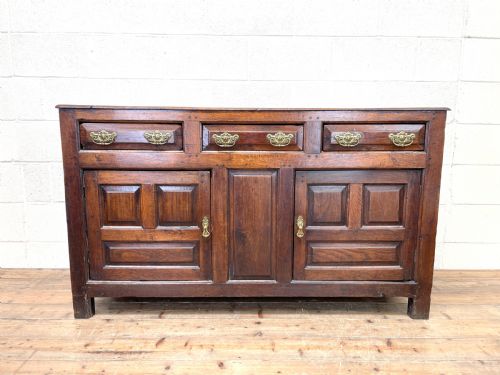 fig 1. 18TH CENTURY WELSH OAK DRESSER BASE