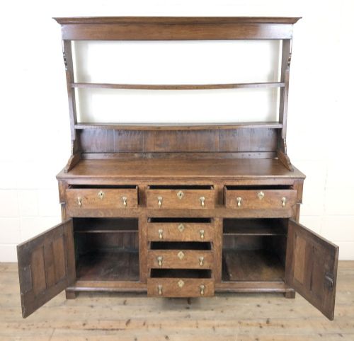 fig 2. 18TH CENTURY WELSH OAK DRESSER