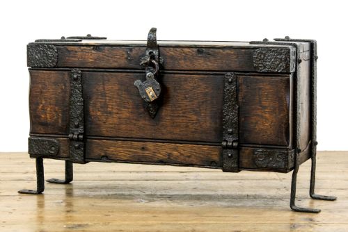 fig 1. 18th Century Style Carriage Trunk