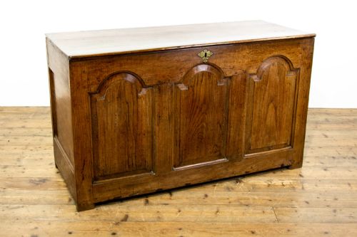 18TH CENTURY WELSH OAK PANELLED COFFER - ADDITIONAL PHOTO 2