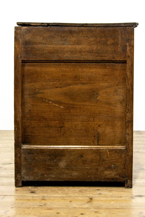 18TH CENTURY WELSH OAK PANELLED COFFER - ADDITIONAL PHOTO 4