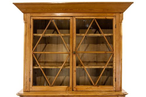fig 2. Antique Pine Dresser with Glazed Top