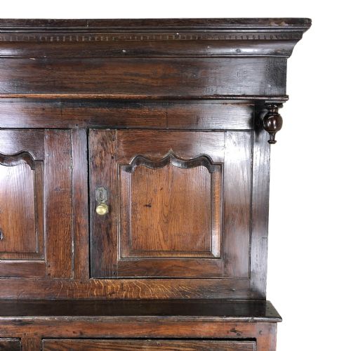 fig 1. 18TH CENTURY WELSH OAK DEUDDARN CUPBOARD