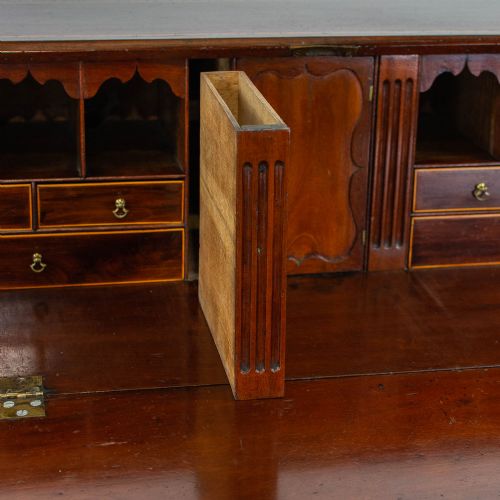 GEORGIAN ANTIQUE MAHOGANY BUREAU - ADDITIONAL PHOTO 3