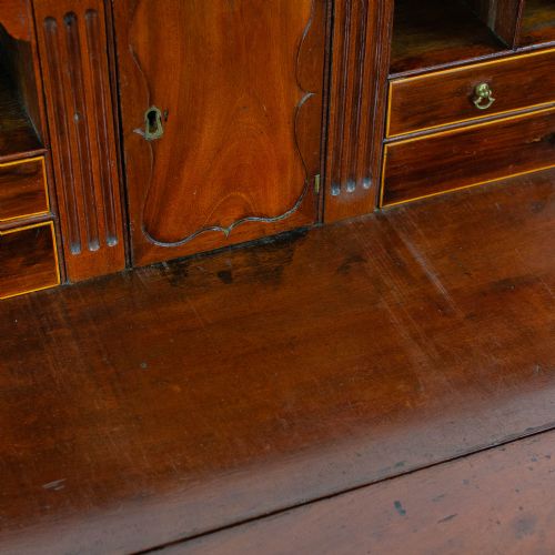 GEORGIAN ANTIQUE MAHOGANY BUREAU - ADDITIONAL PHOTO 5