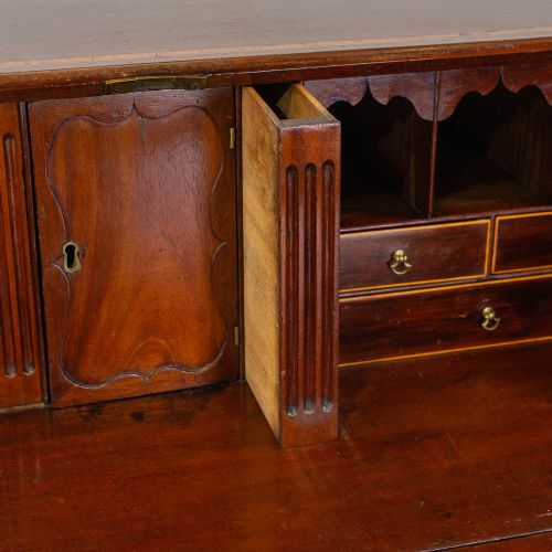 GEORGIAN ANTIQUE MAHOGANY BUREAU - ADDITIONAL PHOTO 19
