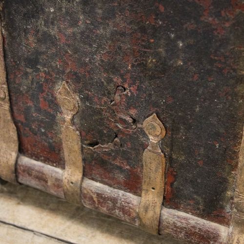 ANTIQUE 19TH CENTURY IRON BOUND TRUNK - ADDITIONAL PHOTO 10