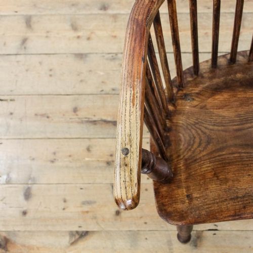 ANTIQUE PRIMITIVE ASH AND ELM WINDSOR COMB BACK ARMCHAIR - ADDITIONAL PHOTO 7