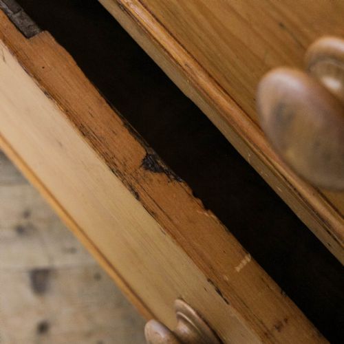 LARGE ANTIQUE PINE CHEST OF DRAWERS - ADDITIONAL PHOTO 3