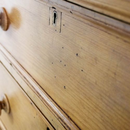 LARGE ANTIQUE PINE CHEST OF DRAWERS - ADDITIONAL PHOTO 6