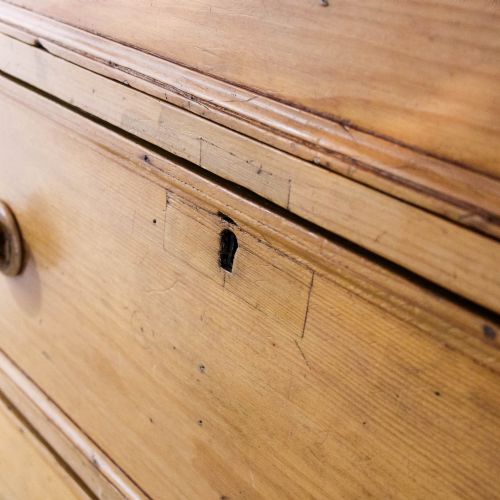LARGE ANTIQUE PINE CHEST OF DRAWERS - ADDITIONAL PHOTO 11