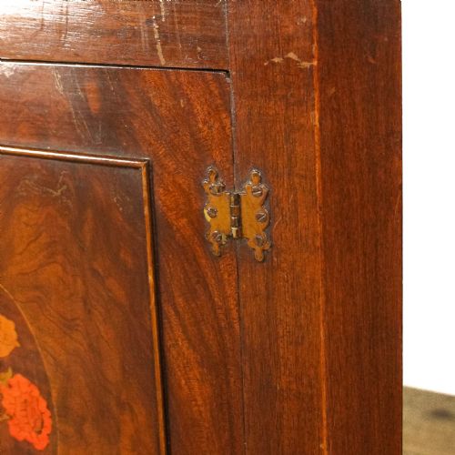 PAIR OF 20TH CENTURY MAHOGANY CORNER CABINETS - ADDITIONAL PHOTO 5