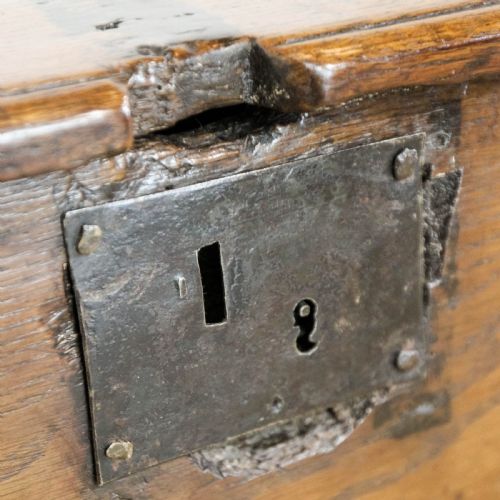 ANTIQUE 18TH CENTURY OAK SWORD CHEST - ADDITIONAL PHOTO 11